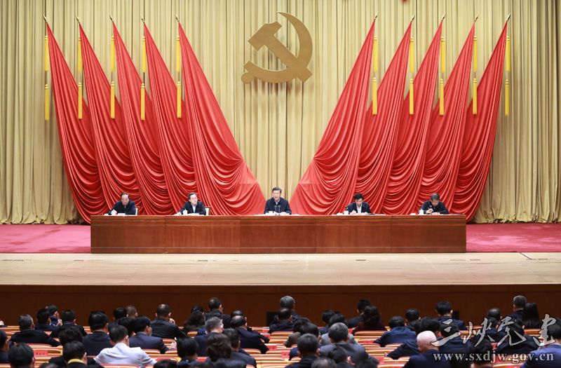 10月10日，2020年秋季学期中央党校（国家行政学院）中青年干部培训班在中央党校开班。中共中央总书记、国家主席、中央军委主席习近平在开班式上发表重要讲话。新华社记者 丁林 摄