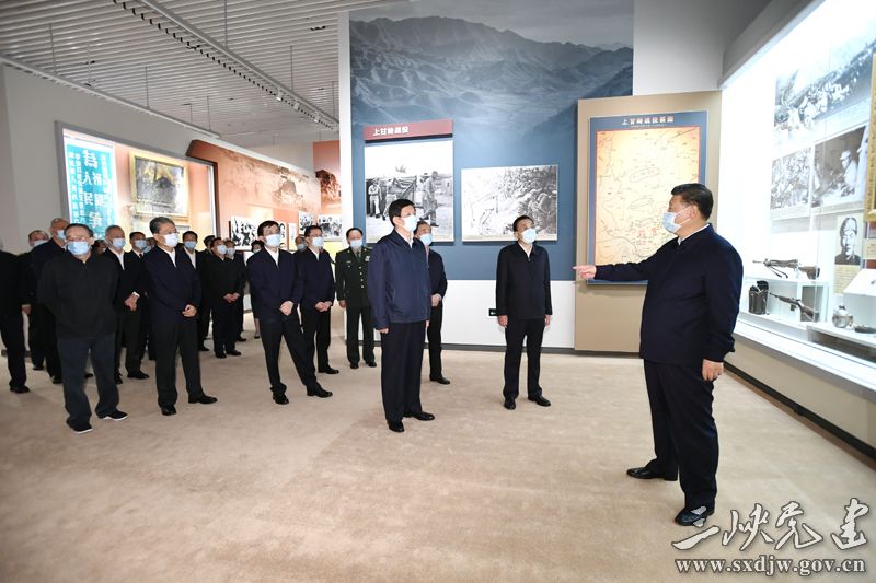 10月19日，党和国家领导人习近平、李克强、栗战书、汪洋、王沪宁、赵乐际、韩正、王岐山等在中国人民革命军事博物馆参观“铭记伟大胜利 捍卫和平正义——纪念中国人民志愿军抗美援朝出国作战70周年主题展览”。 新华社记者 谢环驰 摄
