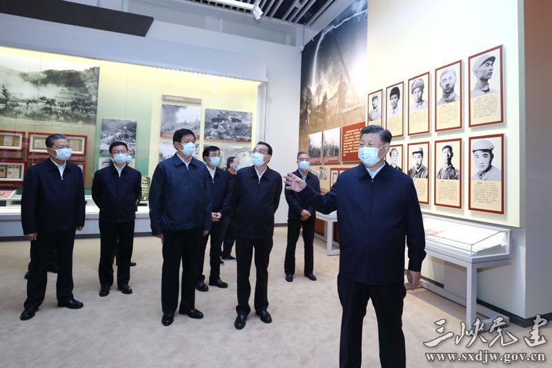 10月19日，党和国家领导人习近平、李克强、栗战书、汪洋、王沪宁、赵乐际、韩正、王岐山等在中国人民革命军事博物馆参观“铭记伟大胜利 捍卫和平正义——纪念中国人民志愿军抗美援朝出国作战70周年主题展览”。 新华社记者 鞠鹏 摄