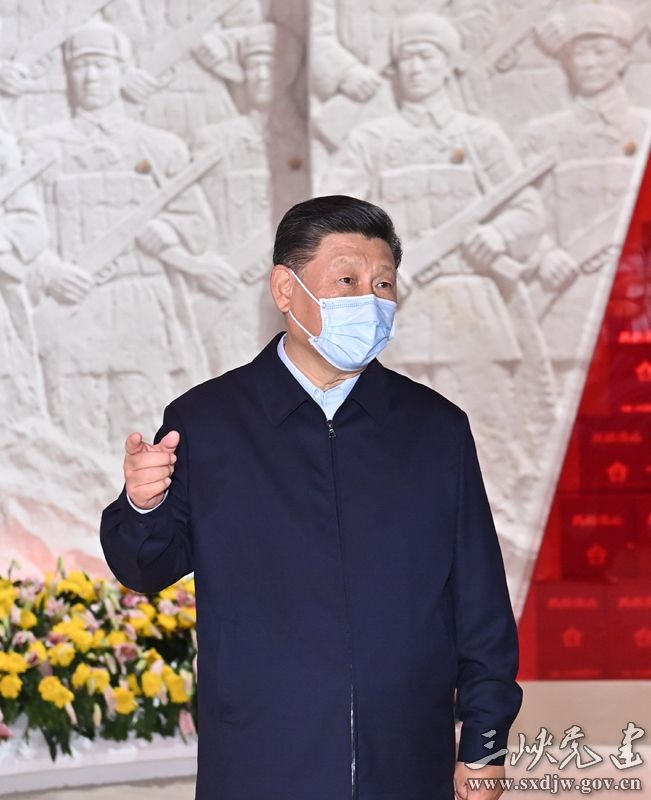 10月19日，党和国家领导人习近平、李克强、栗战书、汪洋、王沪宁、赵乐际、韩正、王岐山等在中国人民革命军事博物馆参观“铭记伟大胜利 捍卫和平正义——纪念中国人民志愿军抗美援朝出国作战70周年主题展览”。 新华社记者 李响 摄