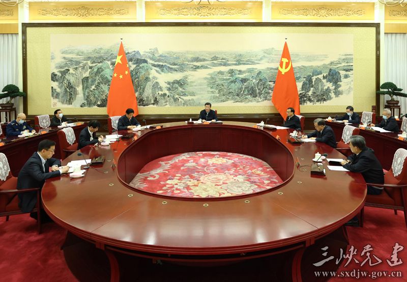 12月24日至25日，中共中央政治局召开民主生活会，中共中央总书记习近平主持会议并发表重要讲话。新华社记者 鞠鹏 摄