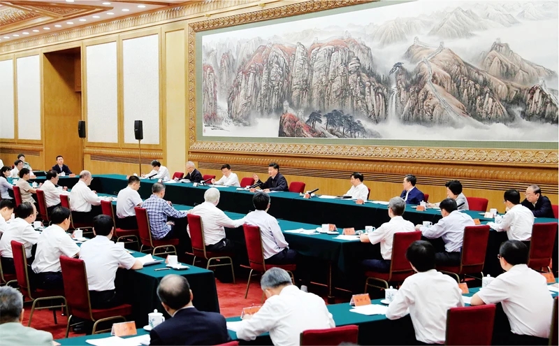 2020年9月11日，中共中央总书记、国家主席、中央军委主席习近平在京主持召开科学家座谈会并发表重要讲话。新华社记者 姚大伟/摄